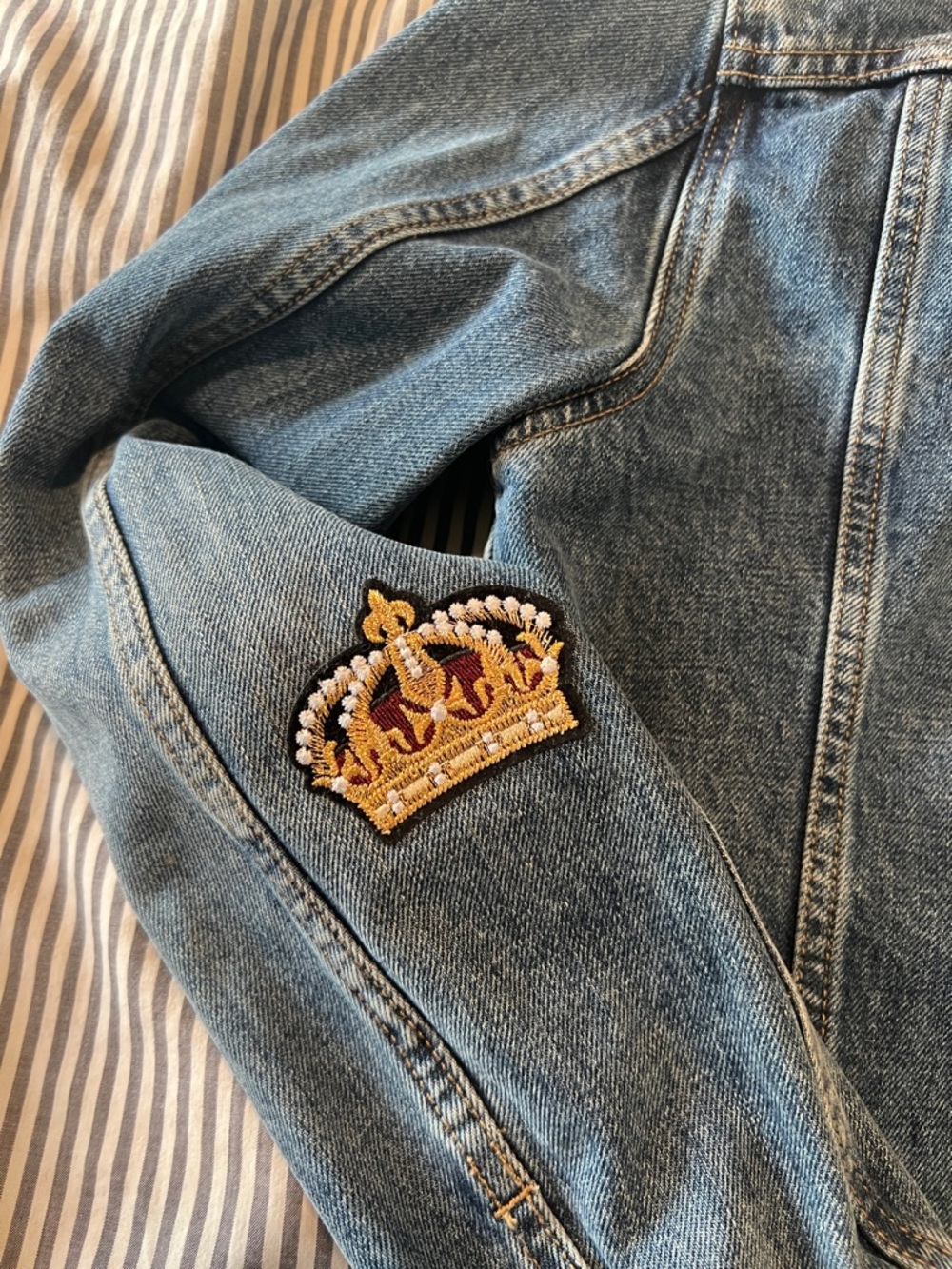 Vintage GAP Blue Denim Jacket with Crown Embroidered Patches - Picture 6 of 8